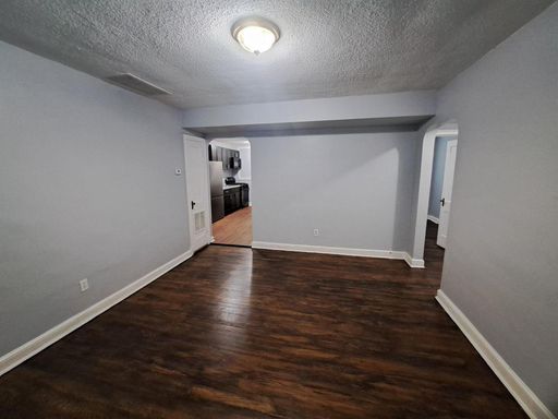 Renovated 2 Bedroom - Washer and Dryer In-Unit – photo 1