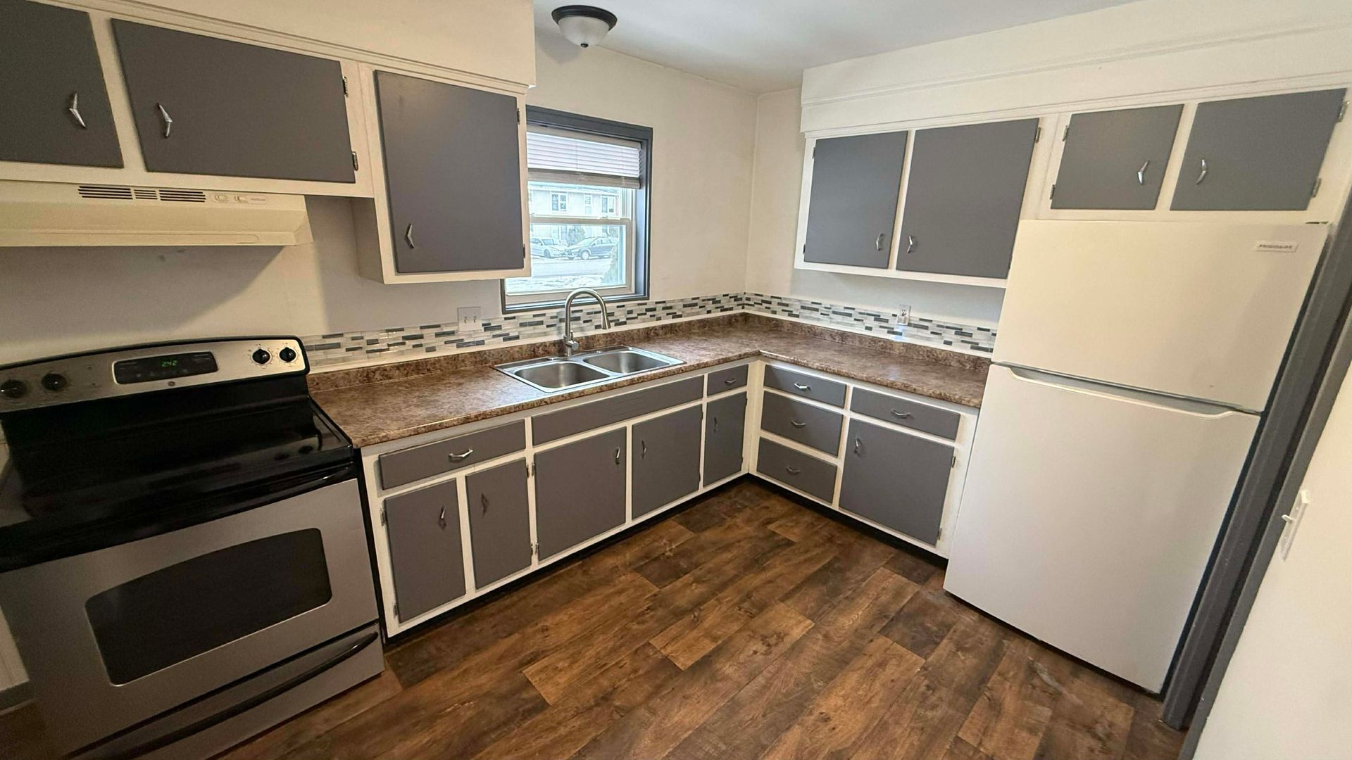 Bangor Apartment: 68 Langley St.