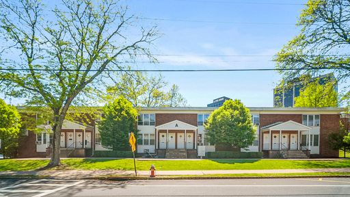 Beautiful 1 Bed renovated unit - A Must See!