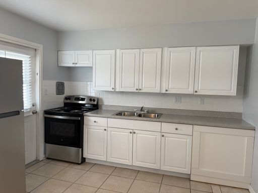 Quaint, Second Floor, Two Bedroom Apartment home at affordable Prices! – photo 1