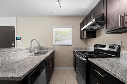 Beautifully Renovated 2 Bedroom, 1 Bathroom Apartment Home – photo 1