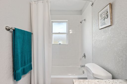 Fully Renovated, Second Floor, One Bedroom Apartment Home – photo 1