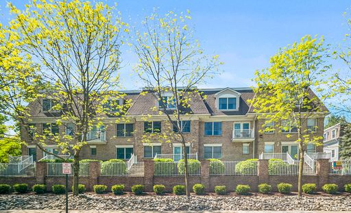 Newly Renovated 3 FL Townhome – photo 1