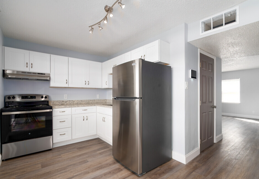 Newly Remodeled Second Floor, Deluxe Two Bedroom- 1 Bathroom – photo 1