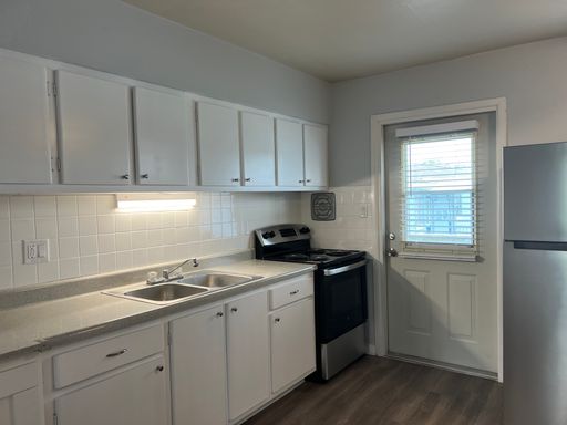 Quaint, Second Floor, Two Bedroom Apartment home at affordable Prices! – photo 1