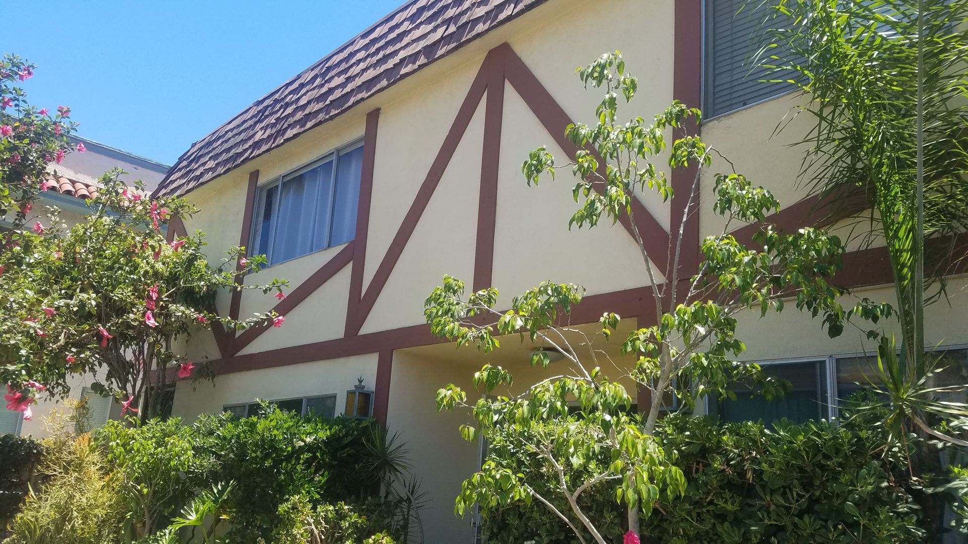 Venice Apartment: 50 Rose Ave