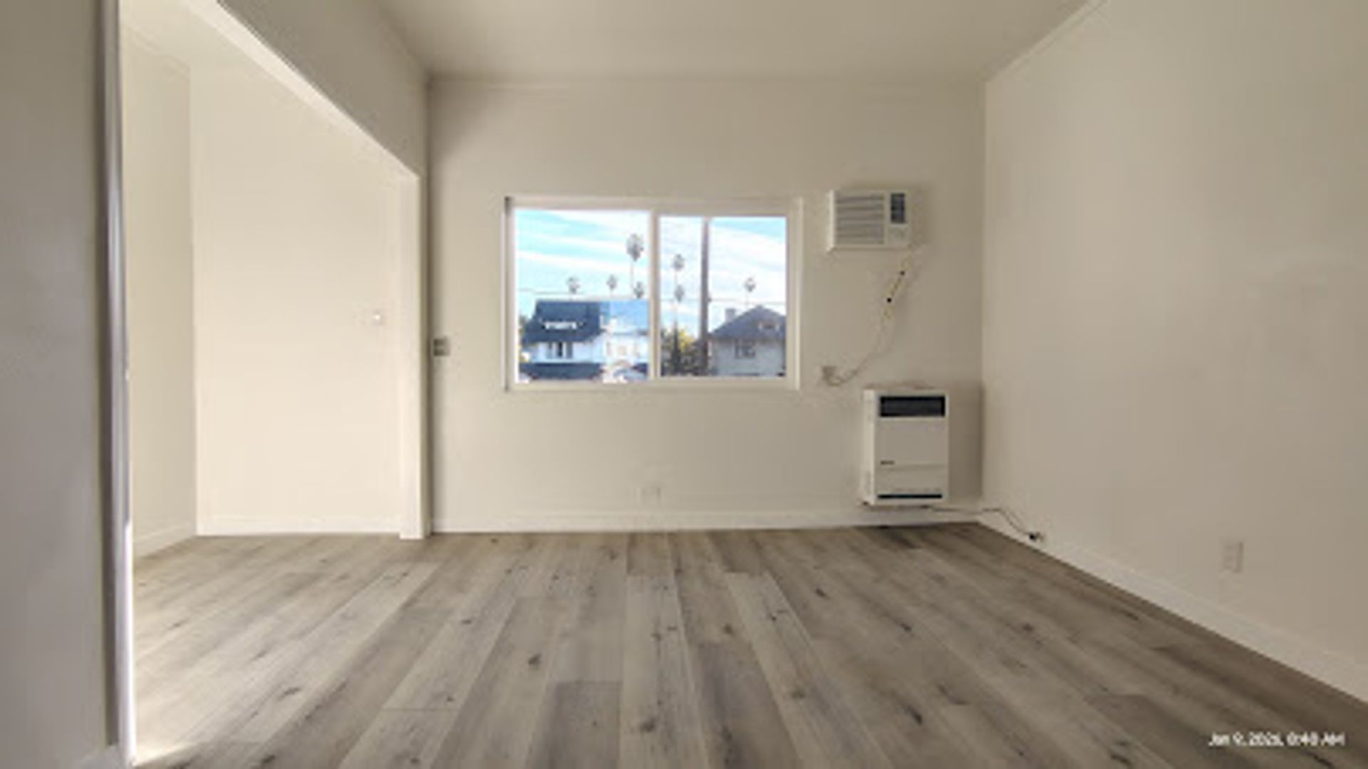 Los Angeles Apartment: 1565 S. Hobart Blvd