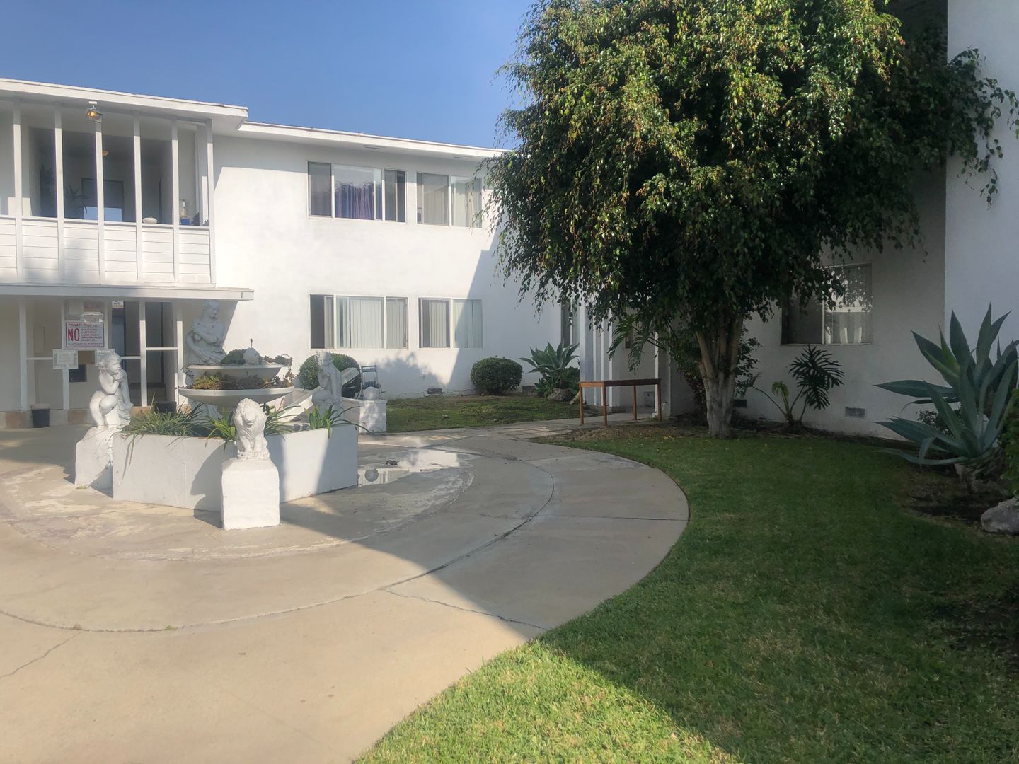 Santa Monica Apartment: 1935 Cloverfield Blvd