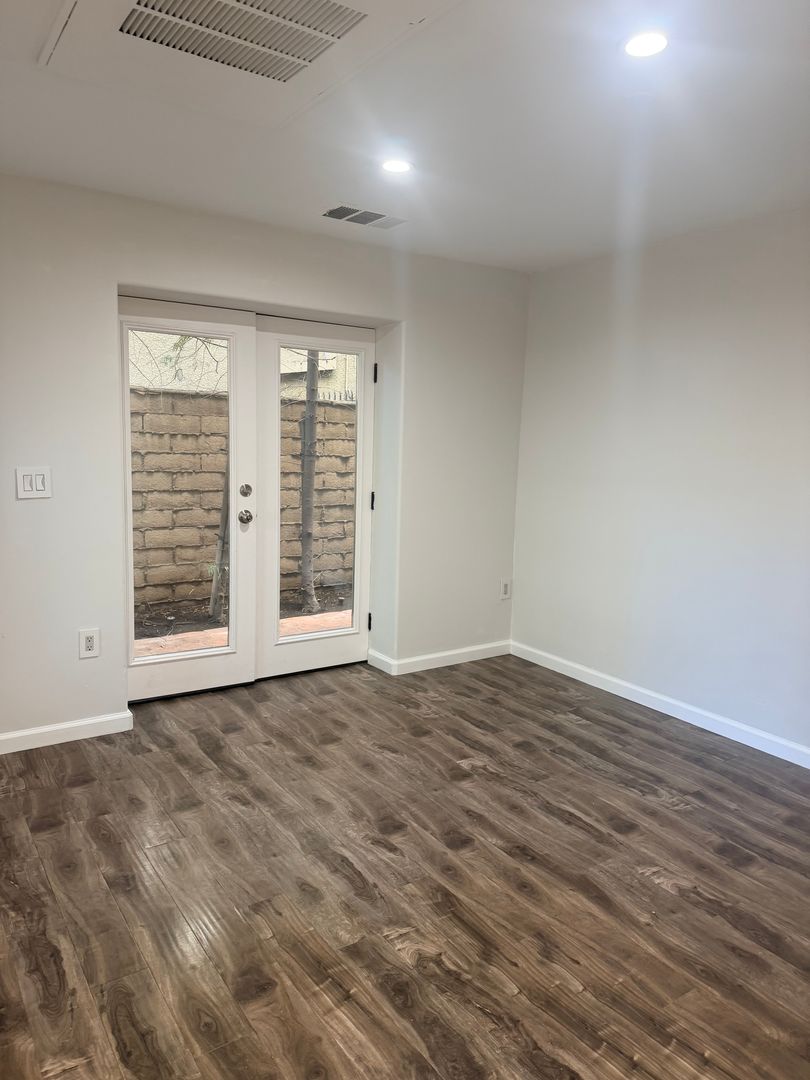 West Hollywood Apartment: 917 N. Sierra Bonita Ave