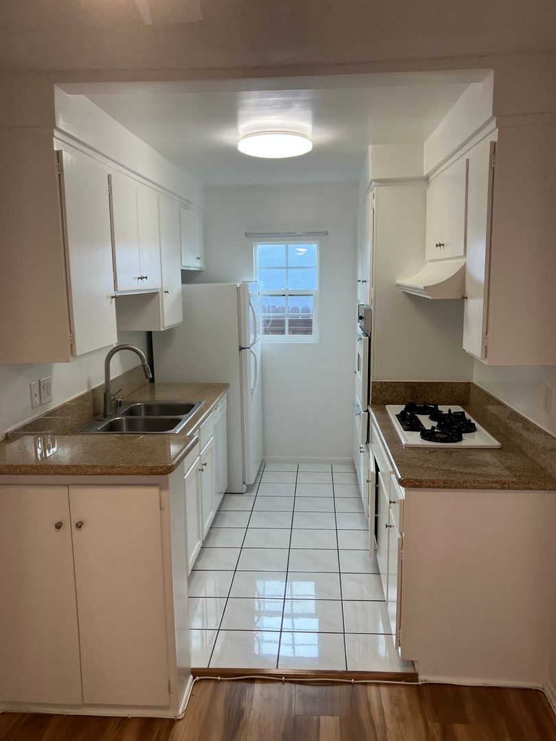 Los Angeles Apartment: 11707 Kiowa Ave