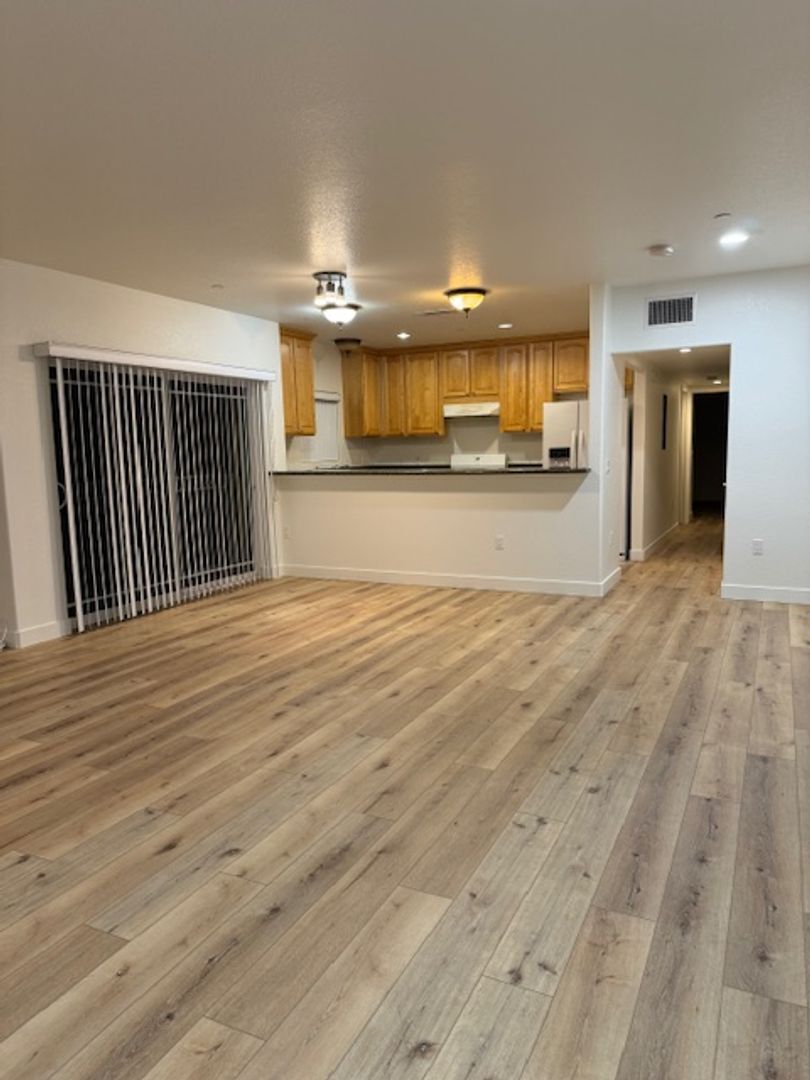 Los Angeles Apartment: 4077 Inglewood Blvd.