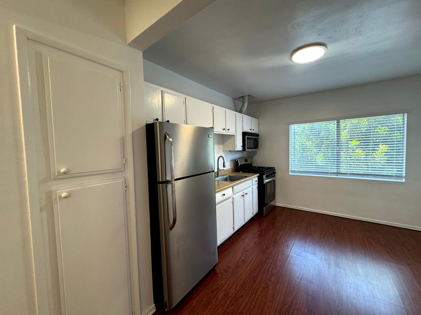 Santa Monica Apartment: 2535 Kansas Ave
