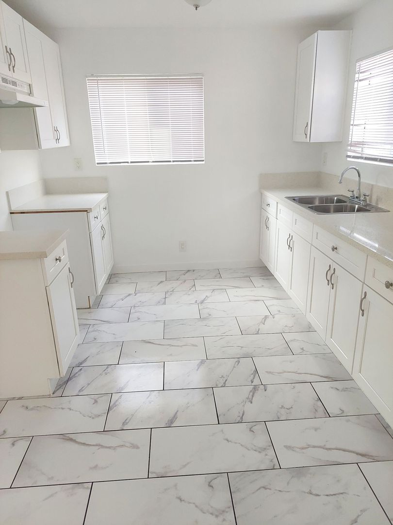 Los Angeles Apartment: 5939-5943 S. San Pedro Street