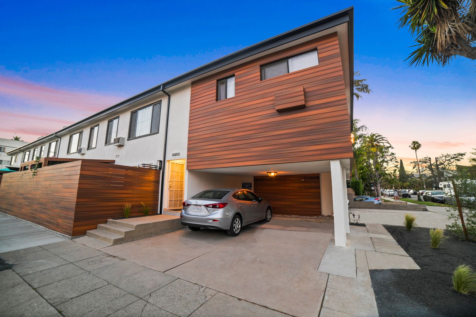 Los Angeles Apartment: 10203  Tabor St.