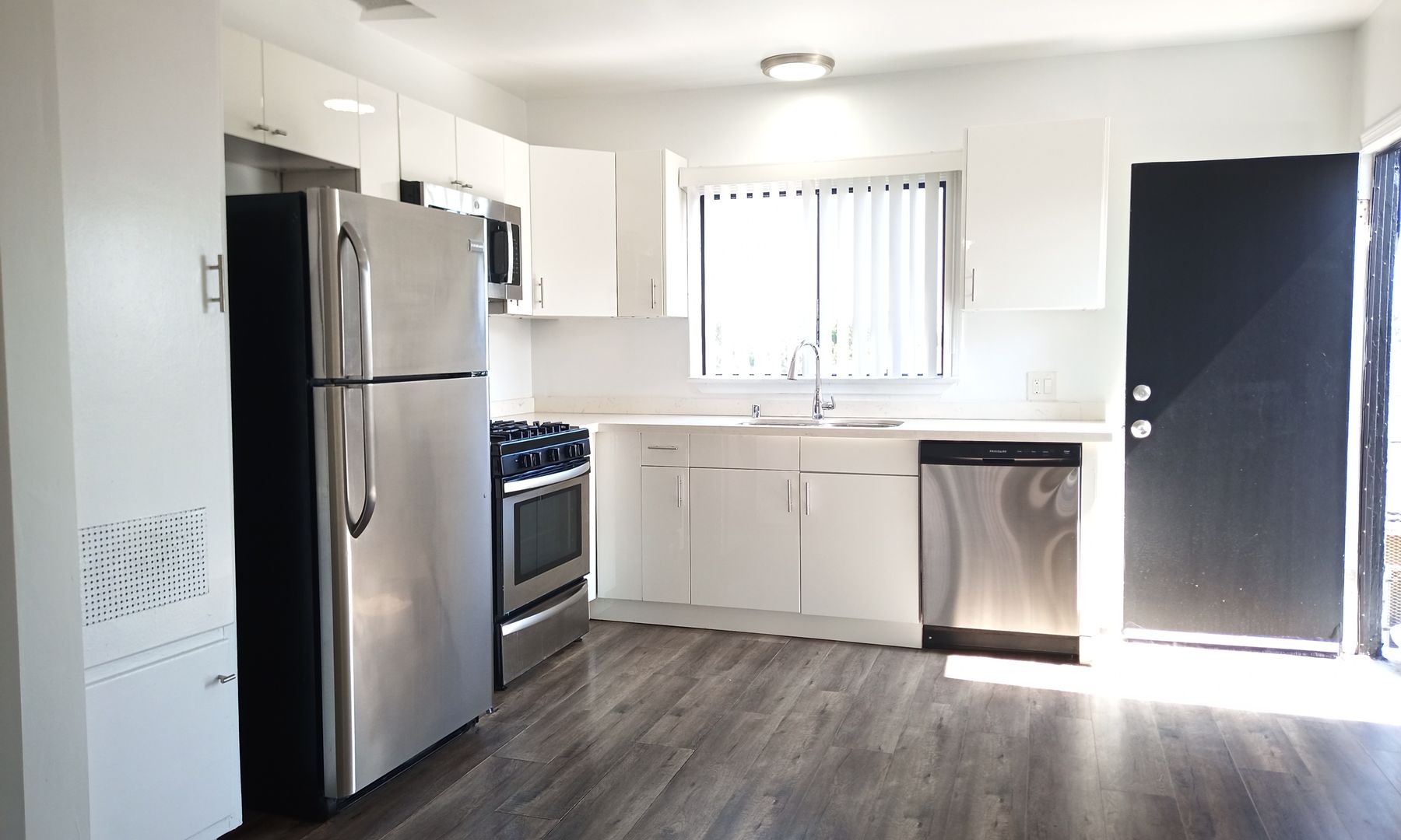 Los Angeles Apartment: 5623-5633 Venice Blvd