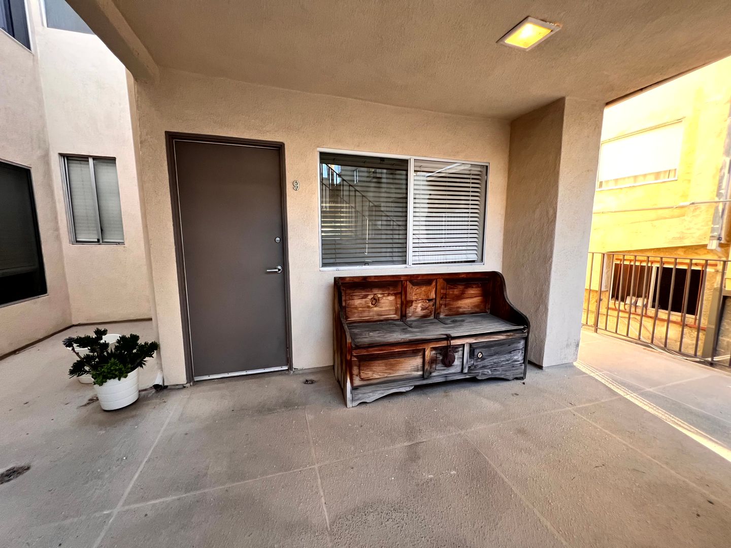 West Hollywood Apartment: 808-812 Westmount Drive