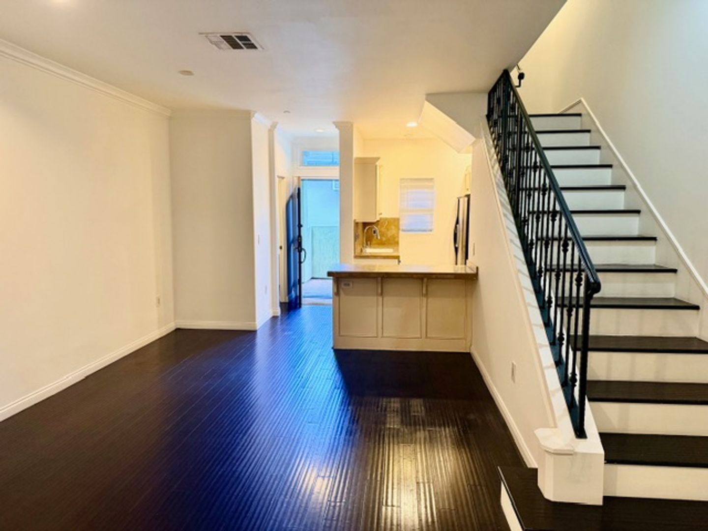 West Hollywood Apartment: 917 N. Sierra Bonita Ave