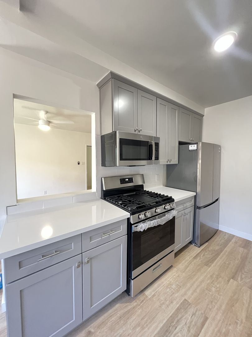 Los Angeles Apartment: 1322 & 1326 Amherst Ave