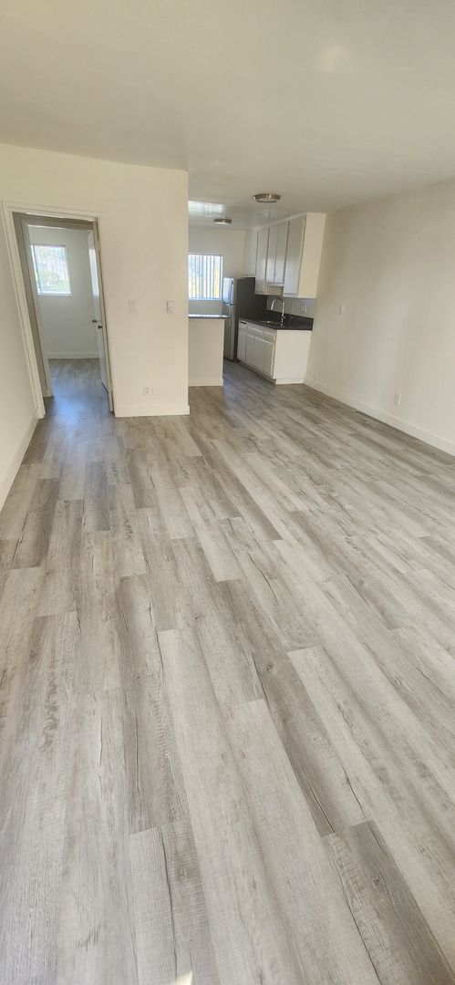 Los Angeles Apartment: 10136 National Blvd