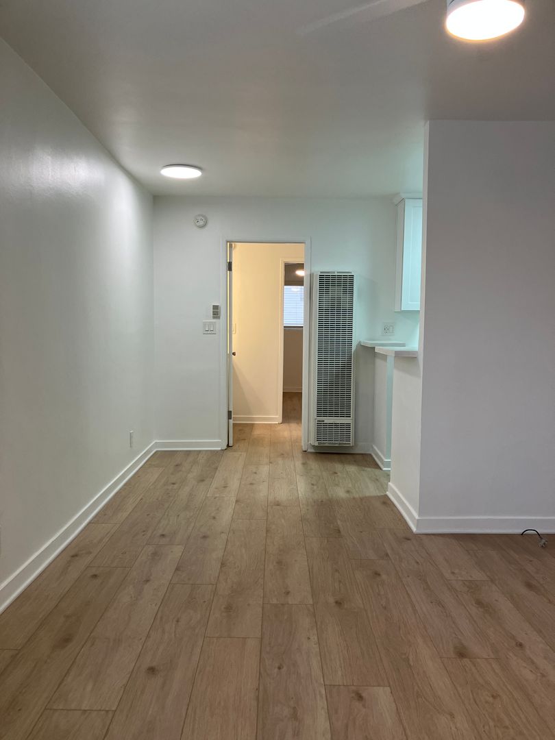 Los Angeles Apartment: 12706 Venice Blvd