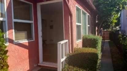 Santa Monica Apartment: 2020 Ocean Park Blvd.