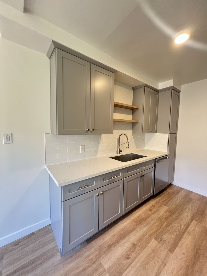 Los Angeles Apartment: 1322 & 1326 Amherst Ave