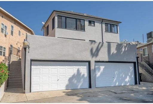 ***MOVE IN SPECIAL 2 WEEKS FREE ON APPROVED CREDIT*** One Of A Kind Lavish Finish Recently Remodeled 2Bd Upper Front Unit In Mid City! Witness This Beauty On Your Own! – photo 1