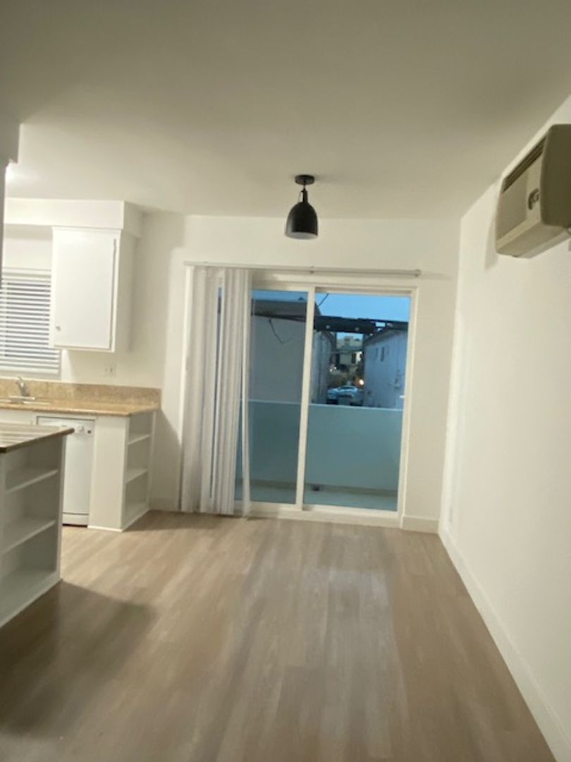 Los Angeles Apartment: 12720 Pacific Ave