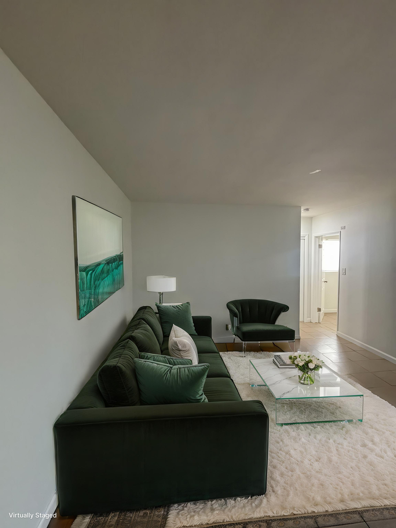 Van Nuys Apartment: 14129 Vanowen Street