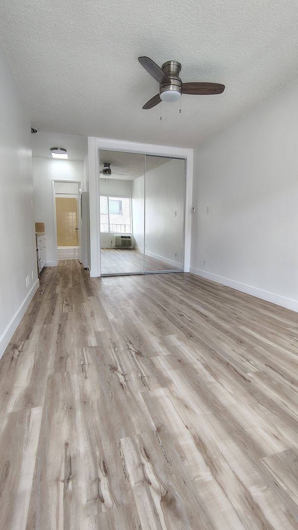 Los Angeles Apartment: 12545 Pacific Ave
