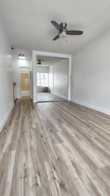 Charming & Quaint Upper Studio In Small Building In Prime Mar Vista Area! – photo 1