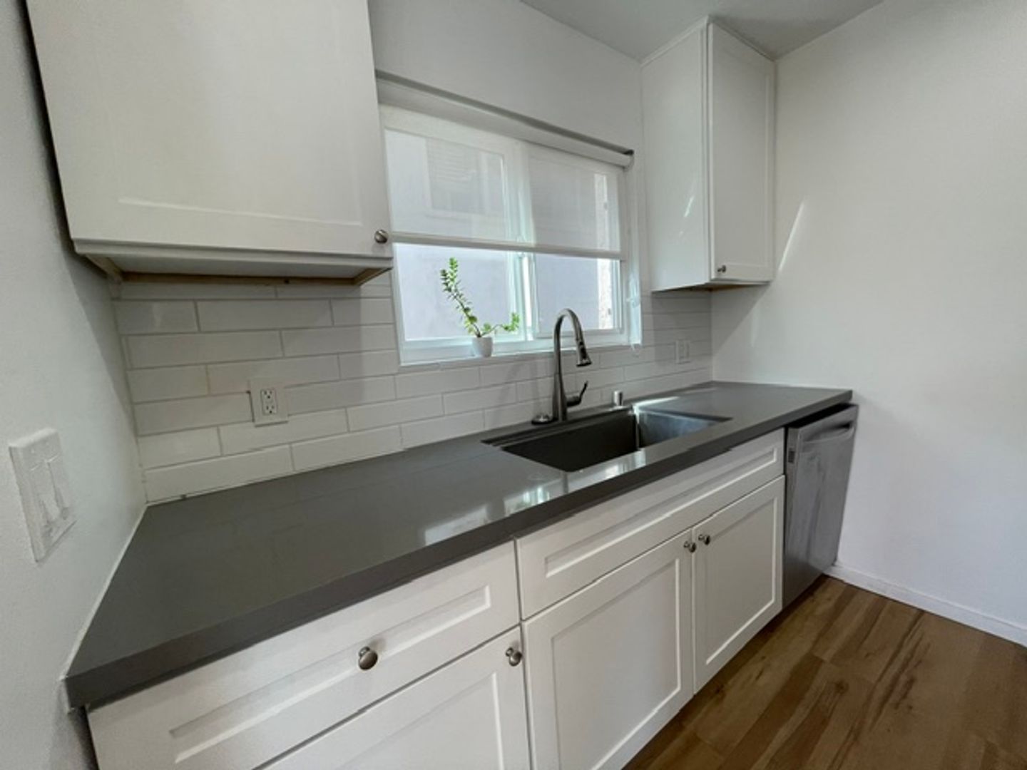 Manhattan Beach Apartment: 2216 Highland Ave