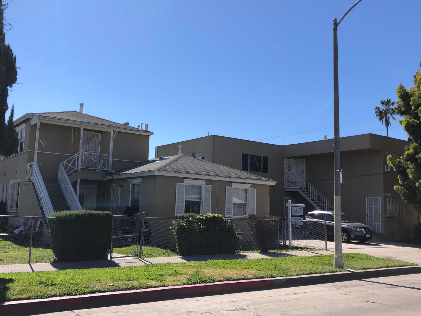 Los Angeles Apartment: 5130-5140 Roseland Street