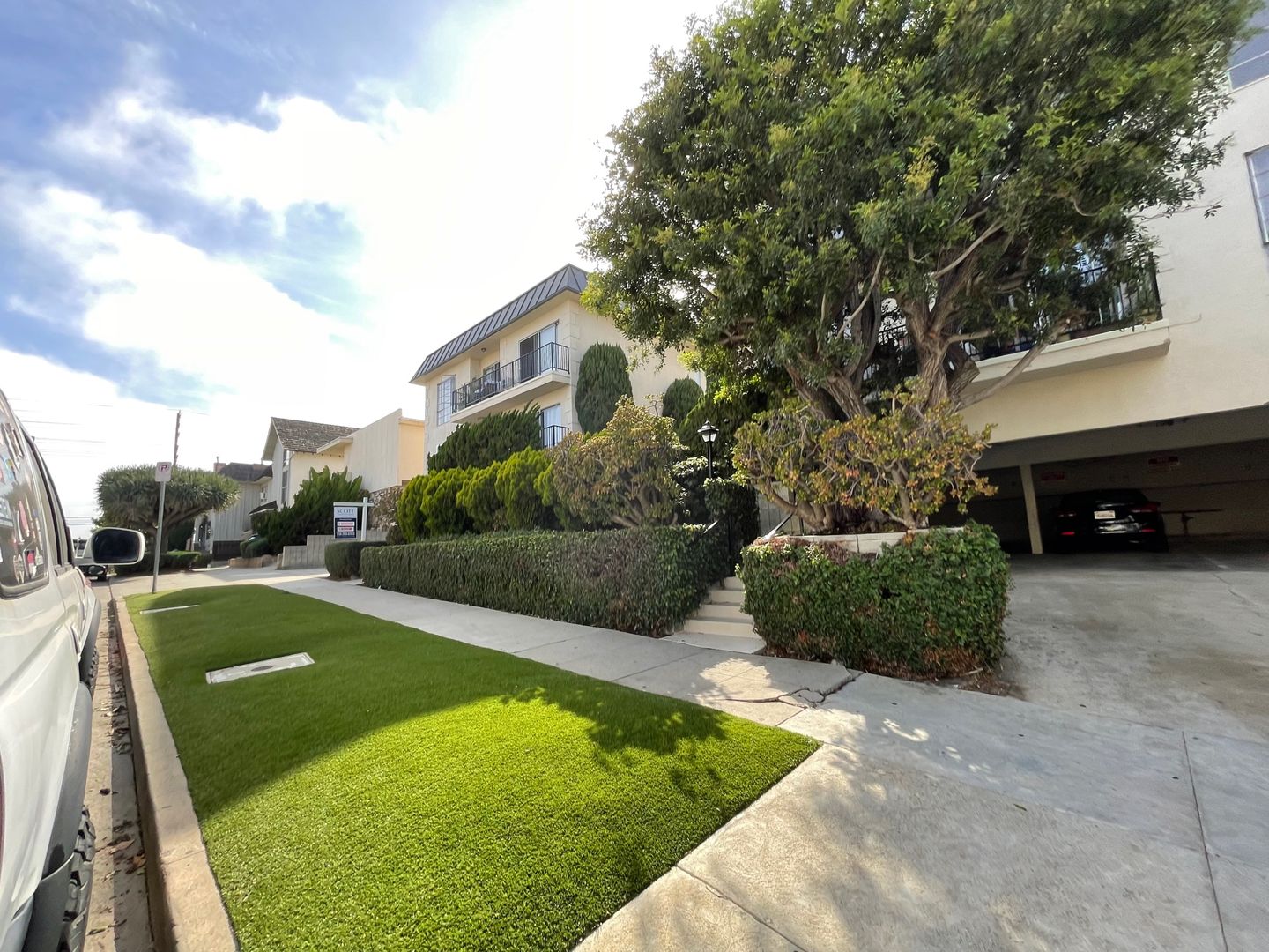 Los Angeles Apartment: 11835-37 Dorothy St.