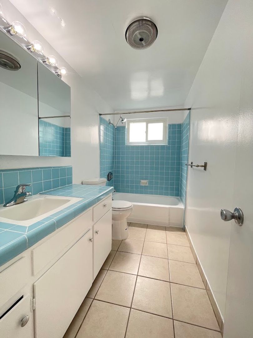 Los Angeles Apartment: 12545 Pacific Ave