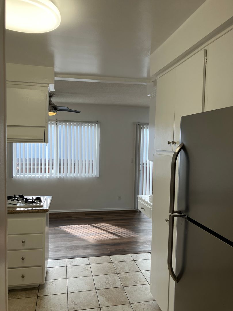 Los Angeles Apartment: 11707 Kiowa Ave