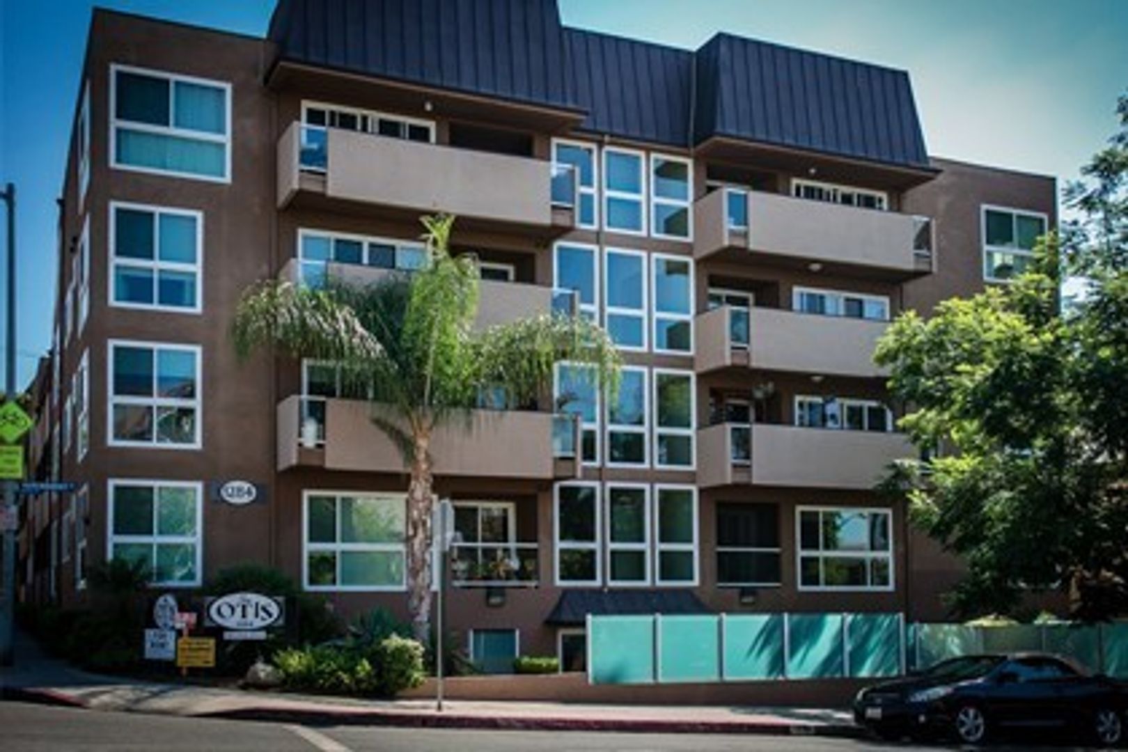West Hollywood Apartment: 1284 Havenhurst Dr.