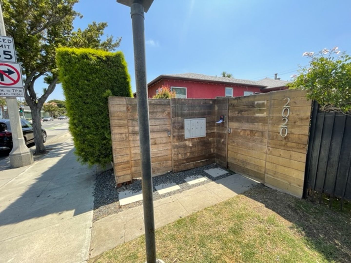 Santa Monica Apartment: 2020 Ocean Park Blvd.