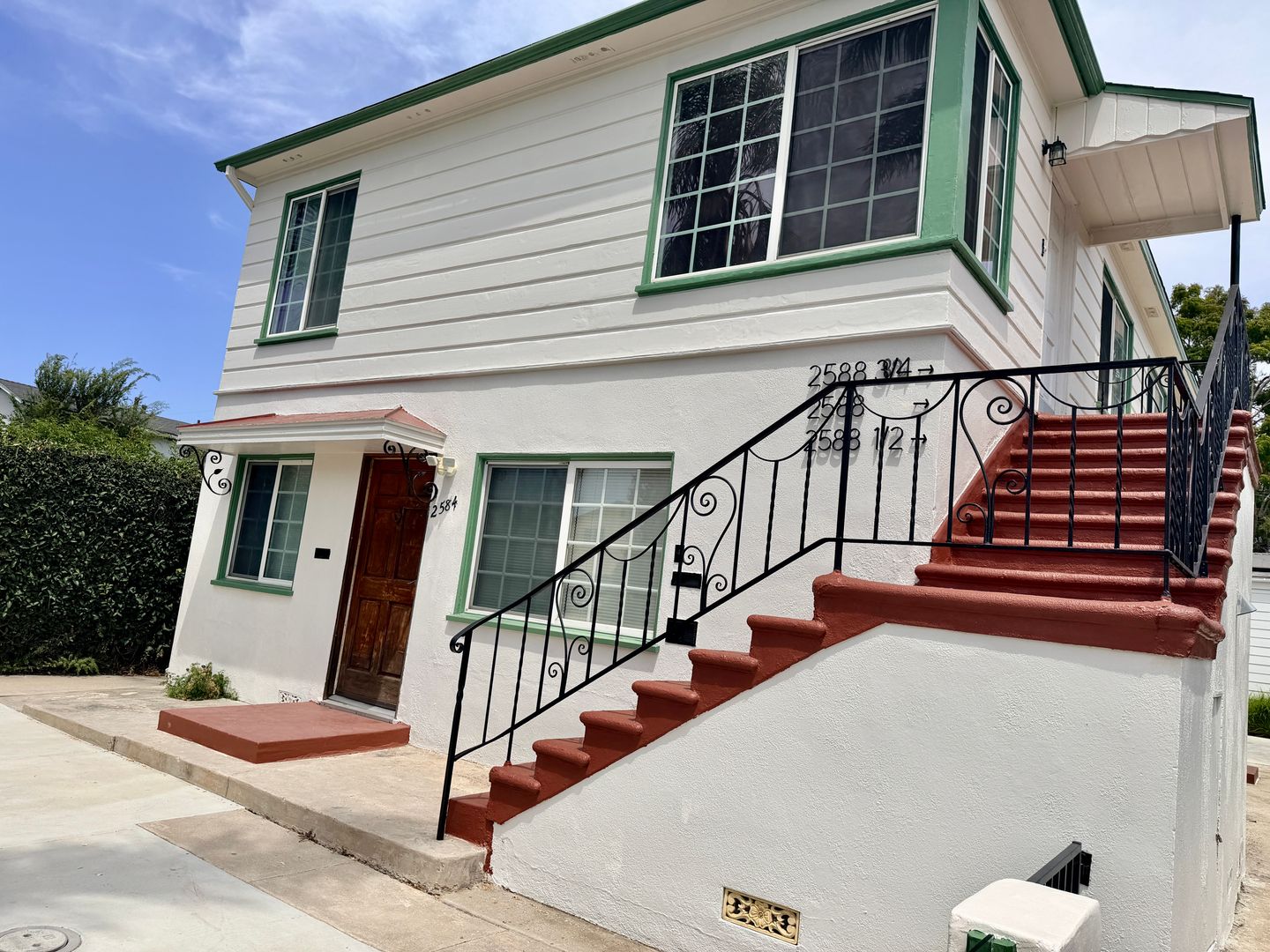 Los Angeles Apartment: 2584 S. Sepulveda Blvd.
