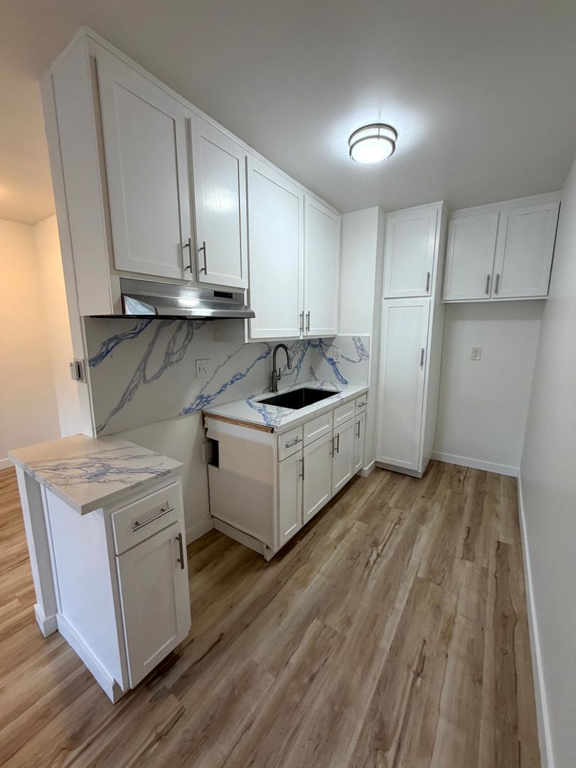 Santa Monica Apartment: 2925 4th Street