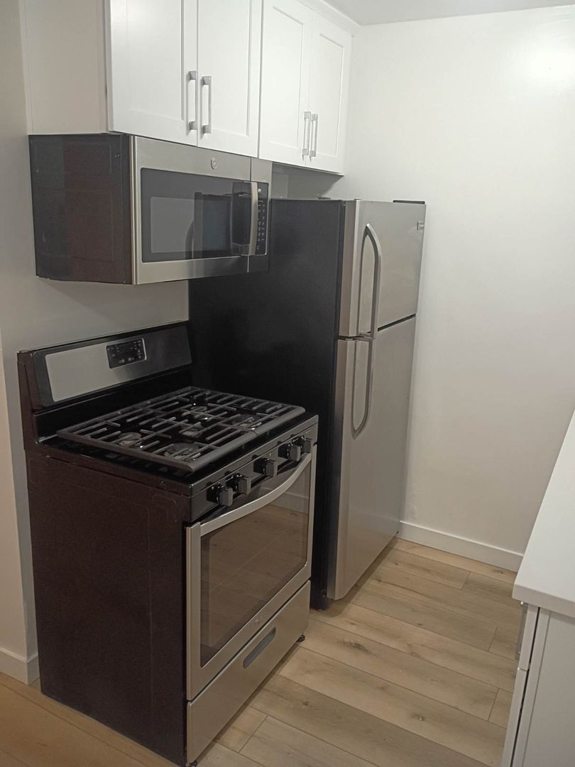 Los Angeles Apartment: 12706 Venice Blvd