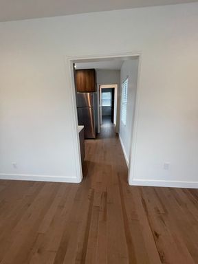 1 MONTH FREE !!!! Fully Remodeled 1 Bed / 1 Bath with Balcony – Venice | No Parking