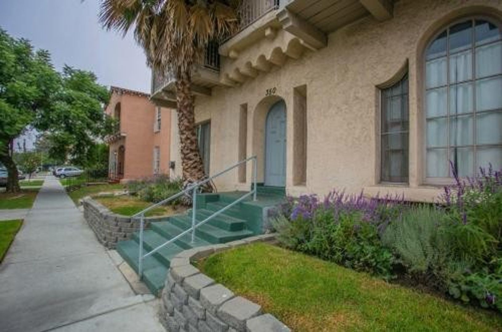 Los Angeles Apartment: 350 N Spaulding Ave