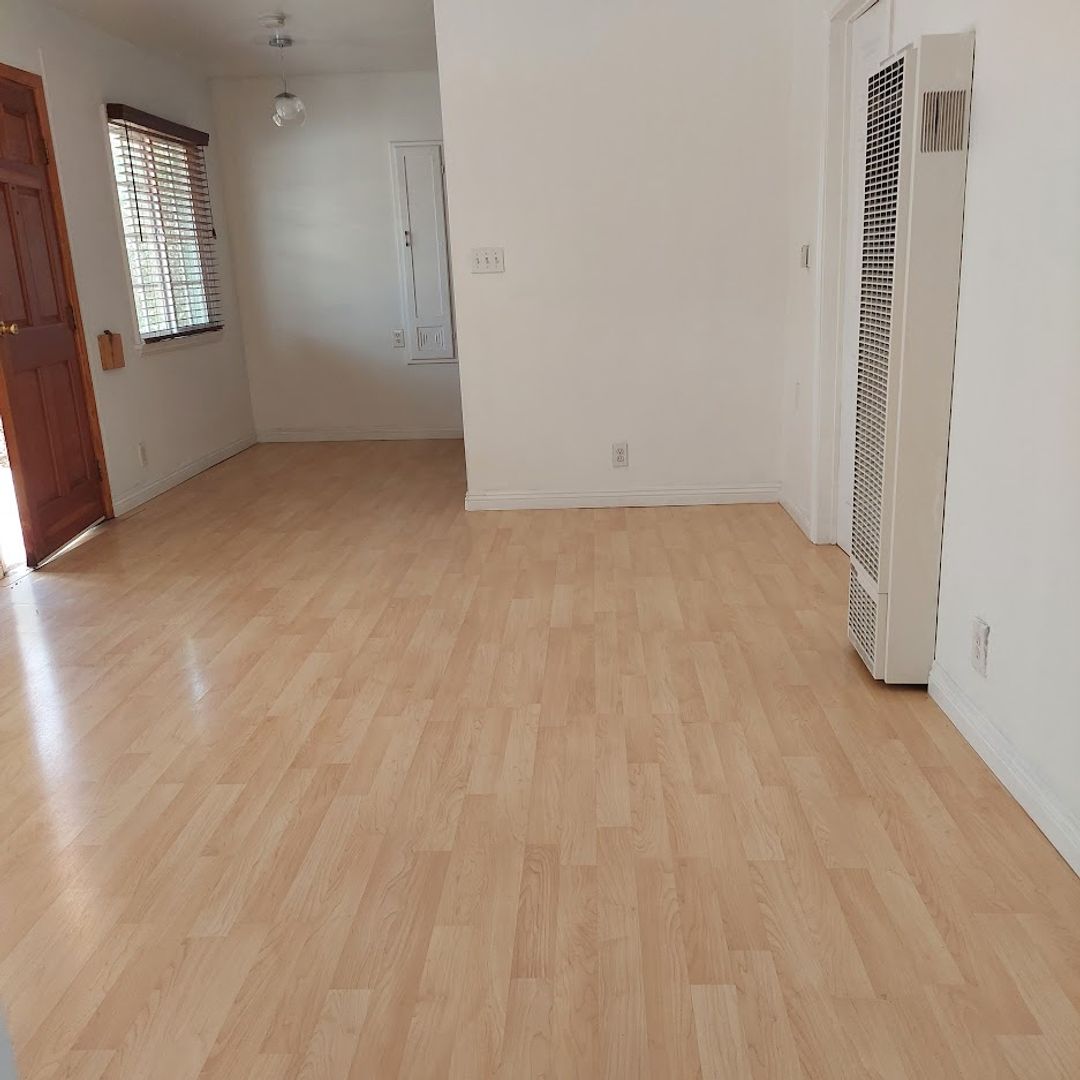 Los Angeles Apartment: 2584 S. Sepulveda Blvd.
