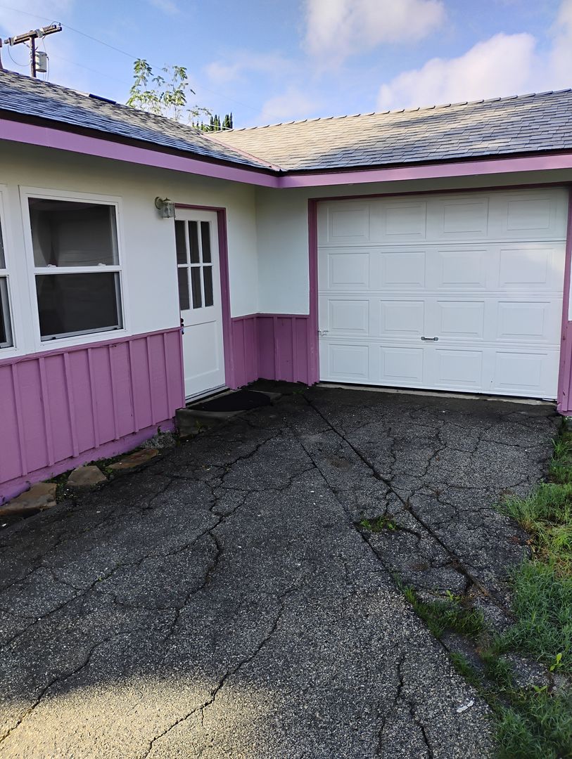 Reseda Apartment: 18924-18934 Gault Street