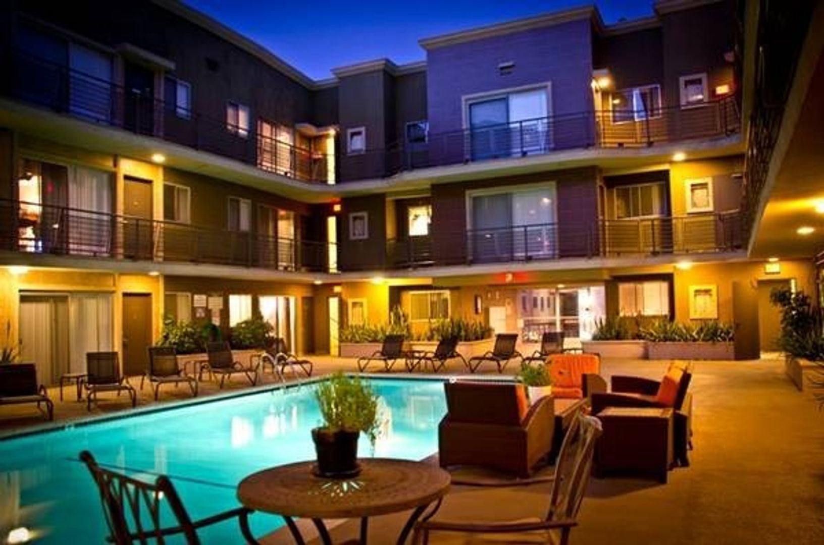 West Hollywood Apartment: 1155 Hacienda Pl.