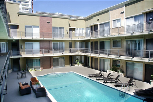 **1-Bedroom West Hollywood Apartment | Parking | Pool** – photo 1