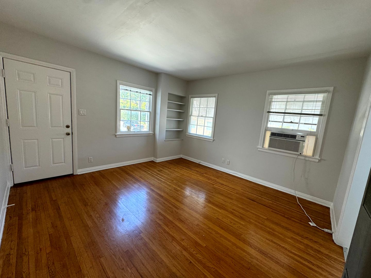 West Hollywood Apartment: 8951 Cynthia Street