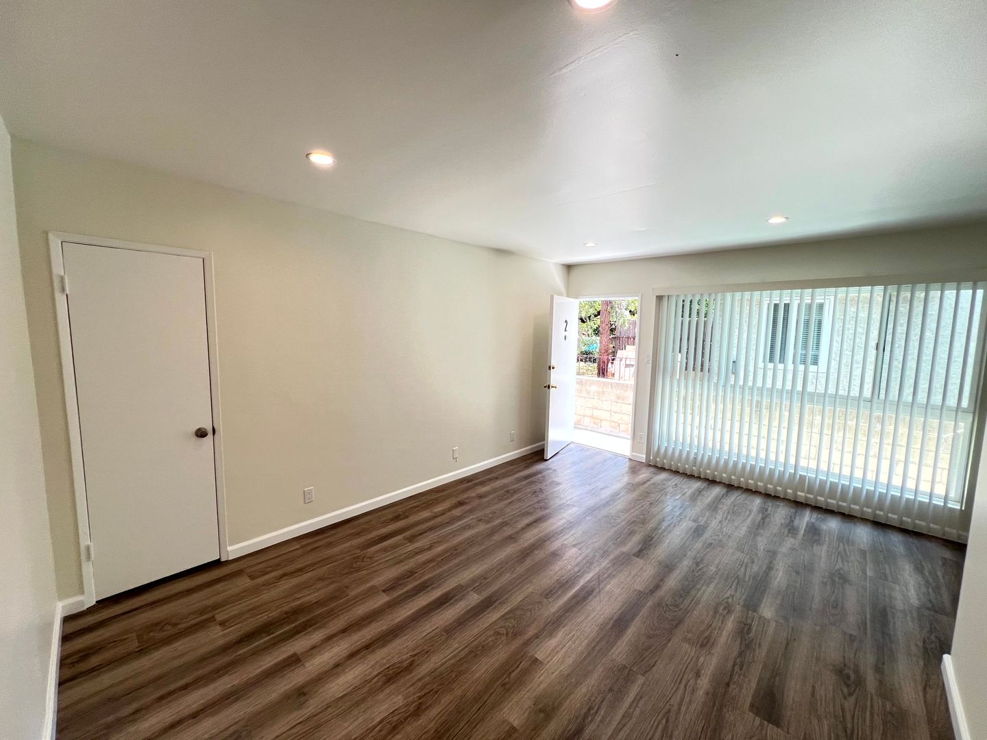 Santa Monica Apartment: 2408 Ocean Park Blvd