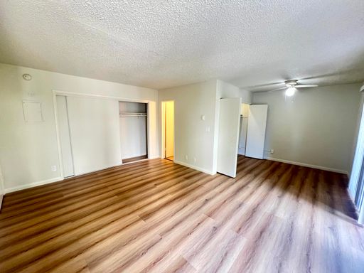 Spacious Guest Room with Private Bathroom & Patio | Brentwood – photo 1